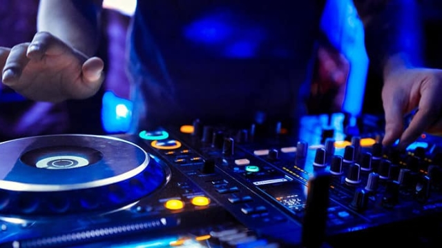 Setting the Perfect Beat: Unleashing the Magic of a Wedding DJ