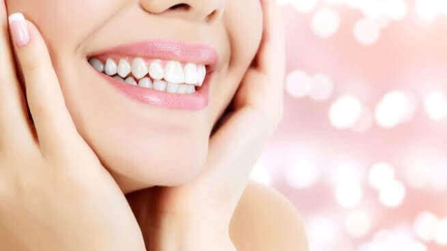 Sparkling Smiles: Achieving a Dazzling White with Teeth Whitening