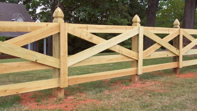 Fence Showdown: Chain Link vs. Wood – Which Is Right for You?